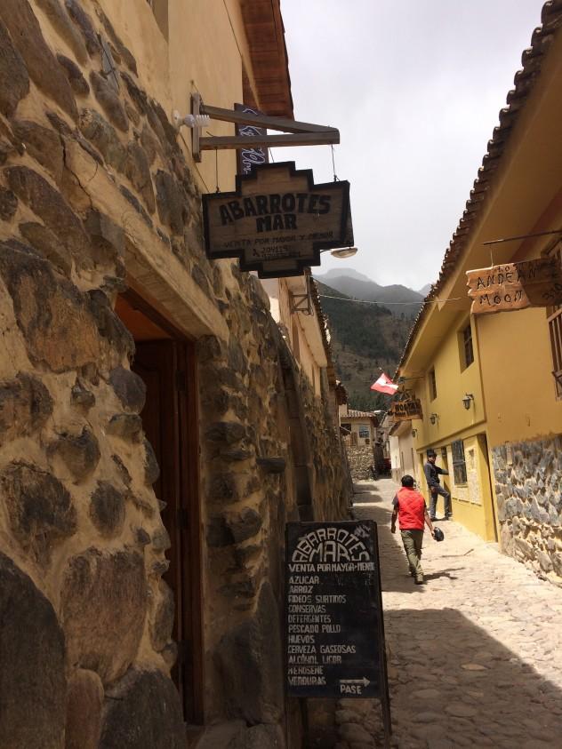 den billigste dagligvarebutik i Ollantaytambo, Peru. / / / Den mest omfattende guide derude til Ollantaytambo, Peru, en lille by på vej til Machu Picchu, som jeg havde fornøjelsen at bo i et par måneder! / #Ollantaytambo # machu Picchu # sacred # valley # valle # sagrado # Travel # Cusco #Cusco # guide # rejseplan # hvad #til #gør # spis