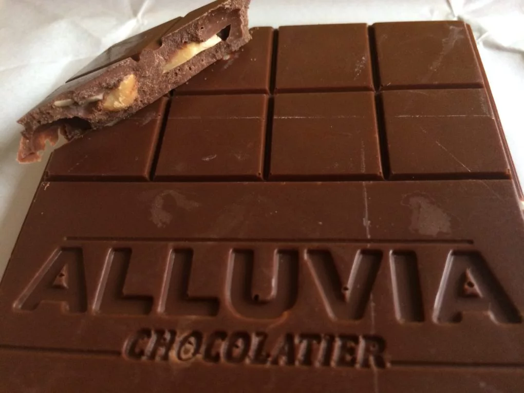 alluvia chocolate bar with peanuts