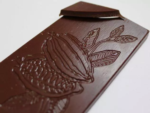 Craft chocolate bar review chocolarder gorse flower 50% milk chocolate front of bar closeup