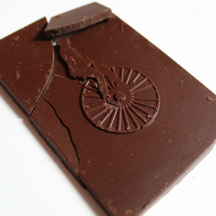Craft chocolate bar naive lithuanian ambrosia dark pollen chocolate front of bar closeup