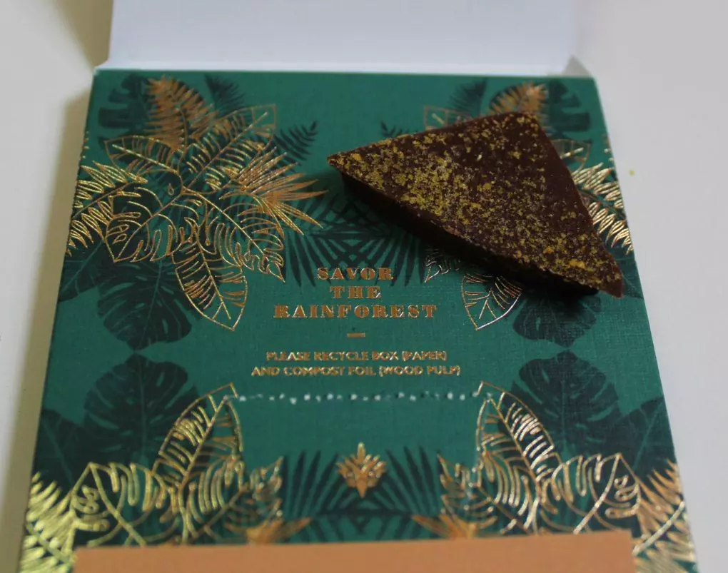 craft chocolate review harper macaw fall spice dark milk back of bar closeup with packaging