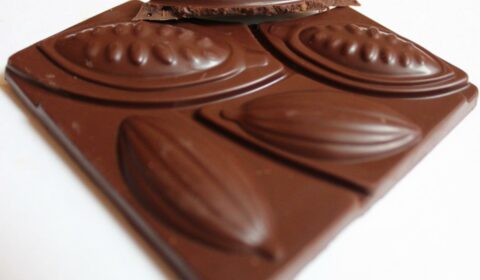 Craft Chocolate Review Benn's Malaysia 72% with Nibs Front of Bar Closeup