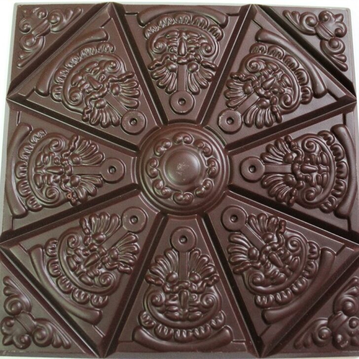 Craft Chocolate Review Rozsavolgyi Csokolade 77% With Cardamom Front of Bar Closeup