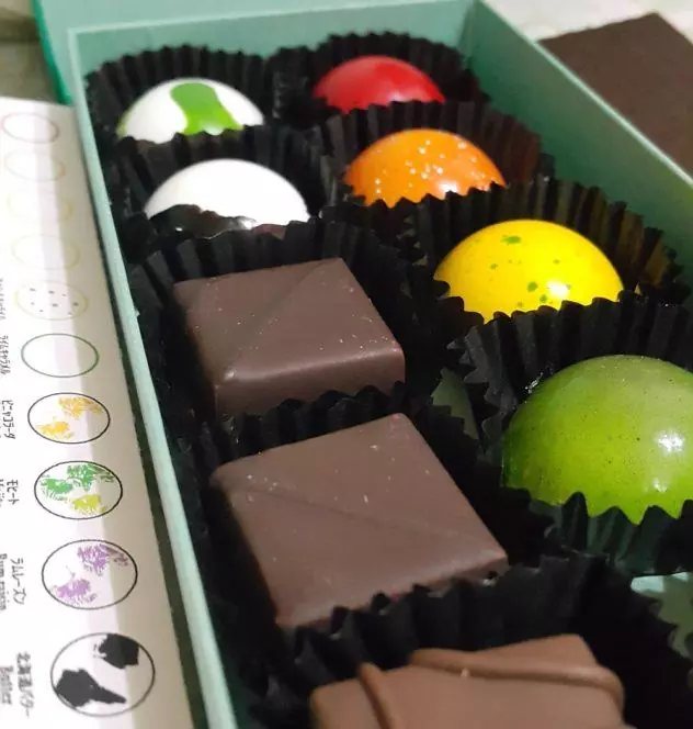 Navigating Tokyo chocolate shops can be difficult, but it doesn't have to be, if you just have the right resources! Learn all about the best chocolate in Tokyo in this guide to the city's bean to bar chocolate shops. | #travel #foodie #asia #harajuku #tokyo #japan #japanese #dessert #chocolate #sweets #pastry #cafe #bean #to #bar #chocolatiers #shibuya #station #dandelion #kuramae
