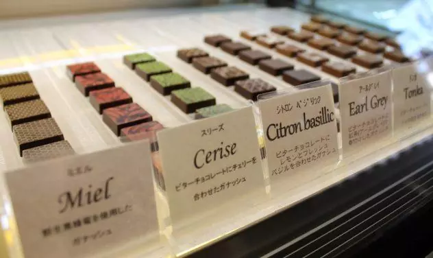 Navigating Tokyo chocolate shops can be difficult, but it doesn't have to be, if you just have the right resources! Learn all about the best chocolate in Tokyo in this guide to the city's bean to bar chocolate shops. | #travel #foodie #asia #harajuku #tokyo #japan #japanese #dessert #chocolate #sweets #pastry #cafe #bean #to #bar #chocolatiers #shibuya #station #dandelion #kuramae