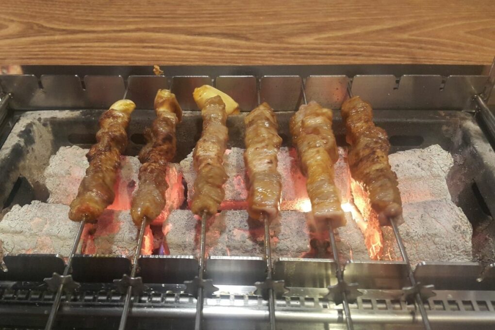 Kkochi being grilled.