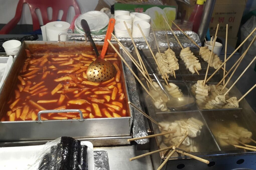 Ddeokbokki being cooked in a large deep fryer.