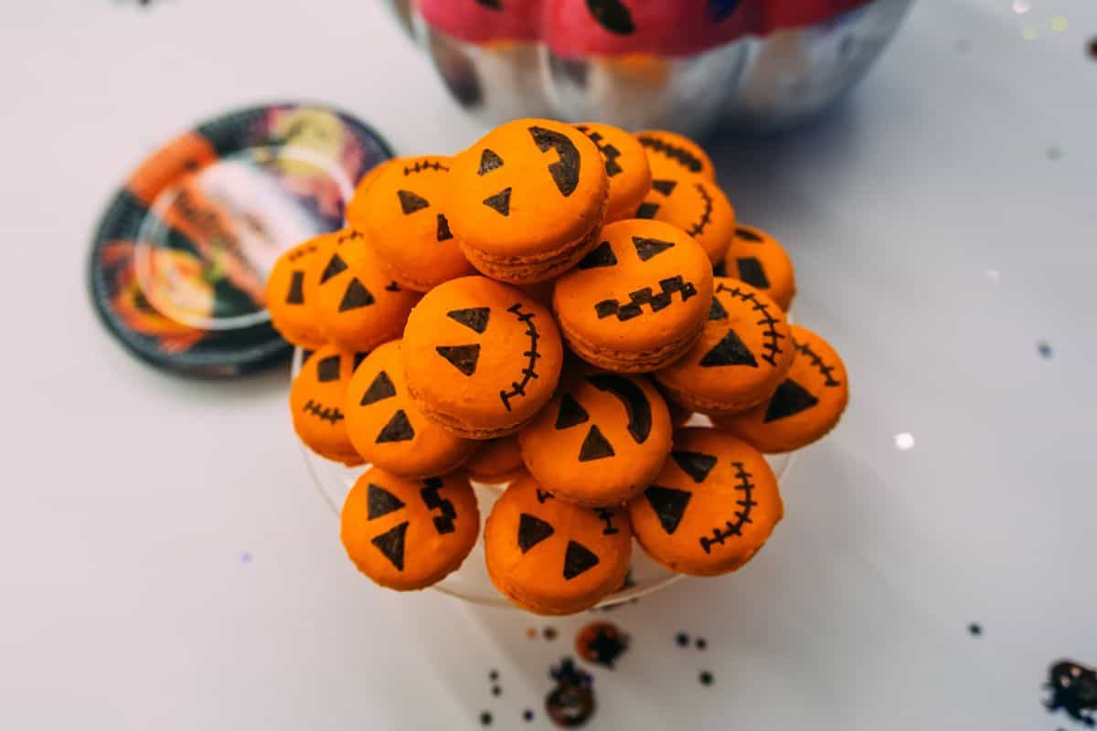 halloween themed macaroons