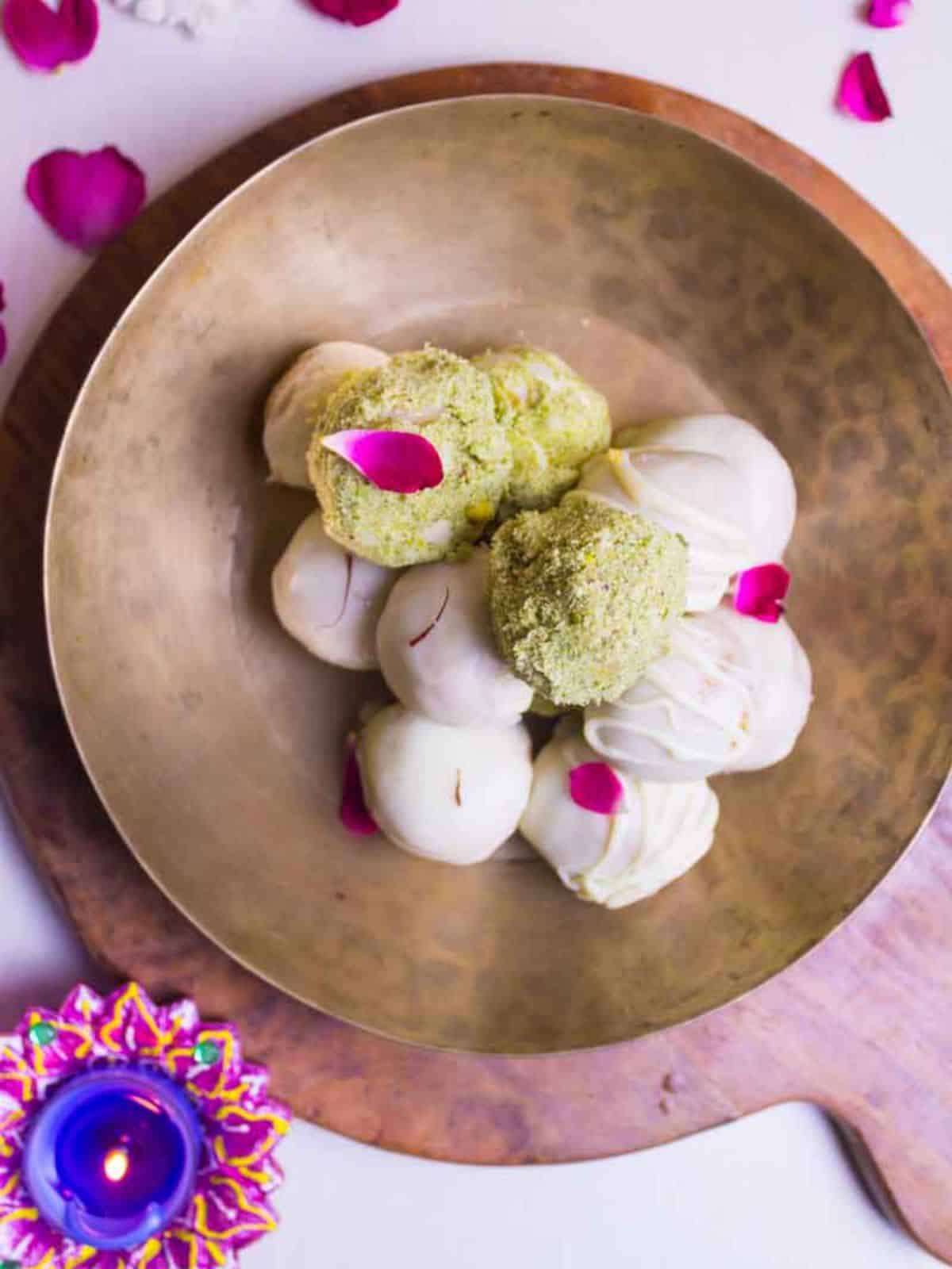 Cheesecake Truffles with White Chocolate and Pistachios