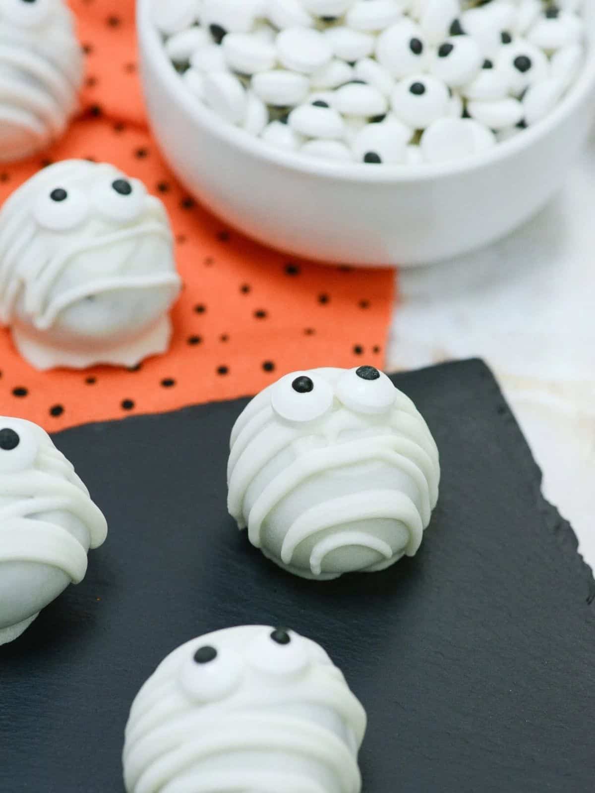 Mummy Oreo Truffles decorated as mummies, a fun Halloween dessert idea perfect for spooky celebrations.