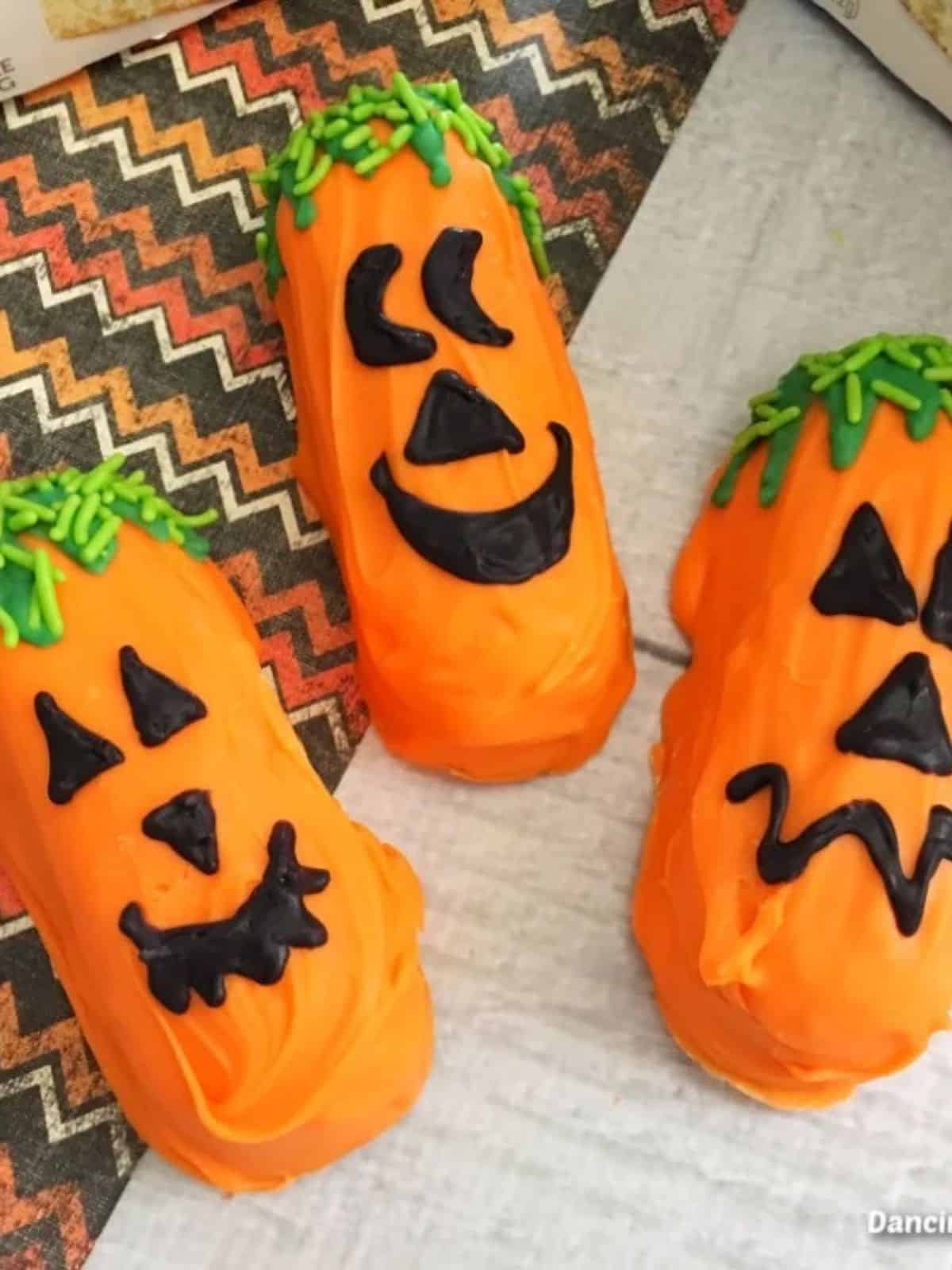 Jack-o-lantern twinkies. 