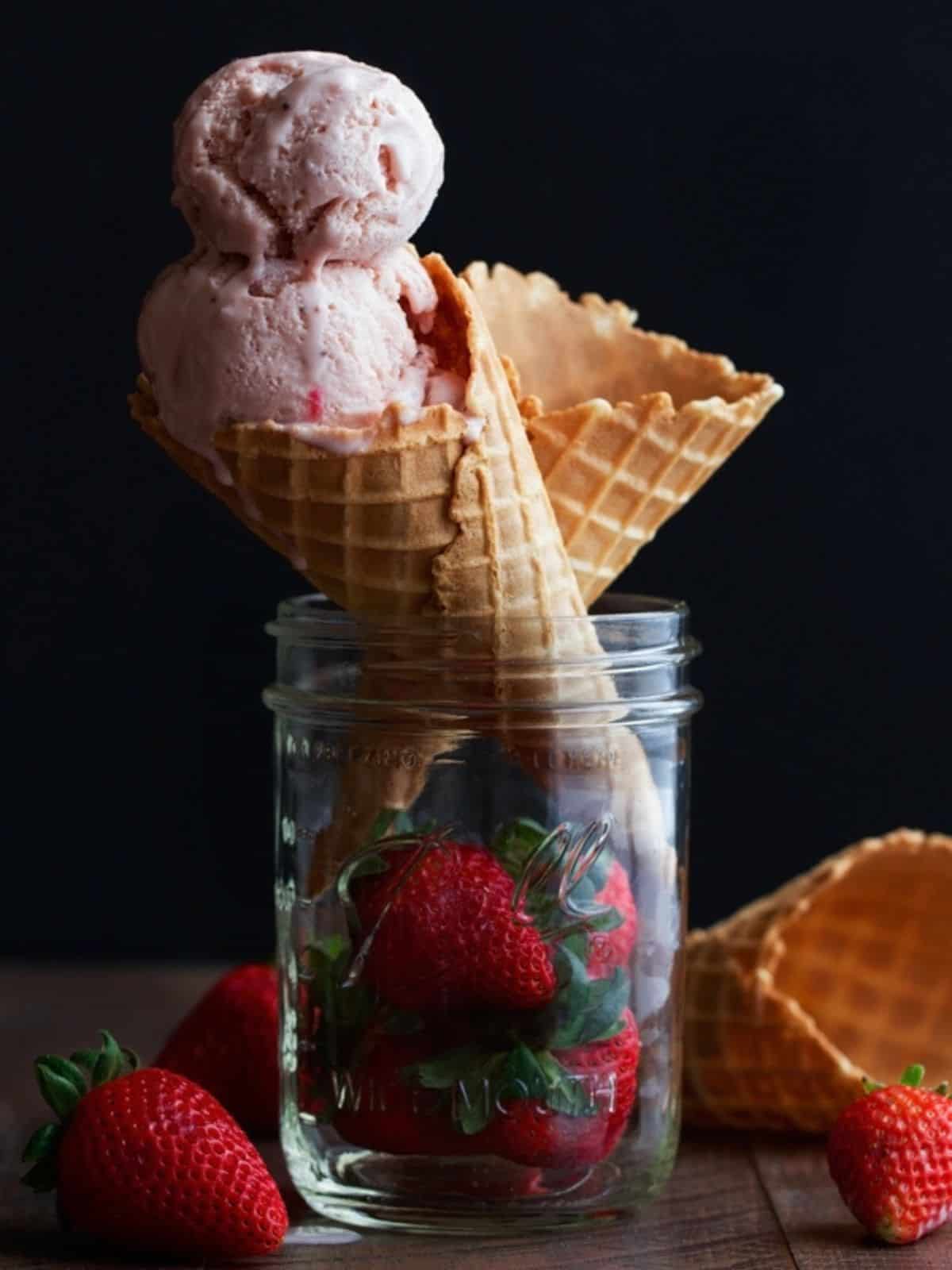 Red-Dessert-Fresh-Strawberry-Ice-Cream