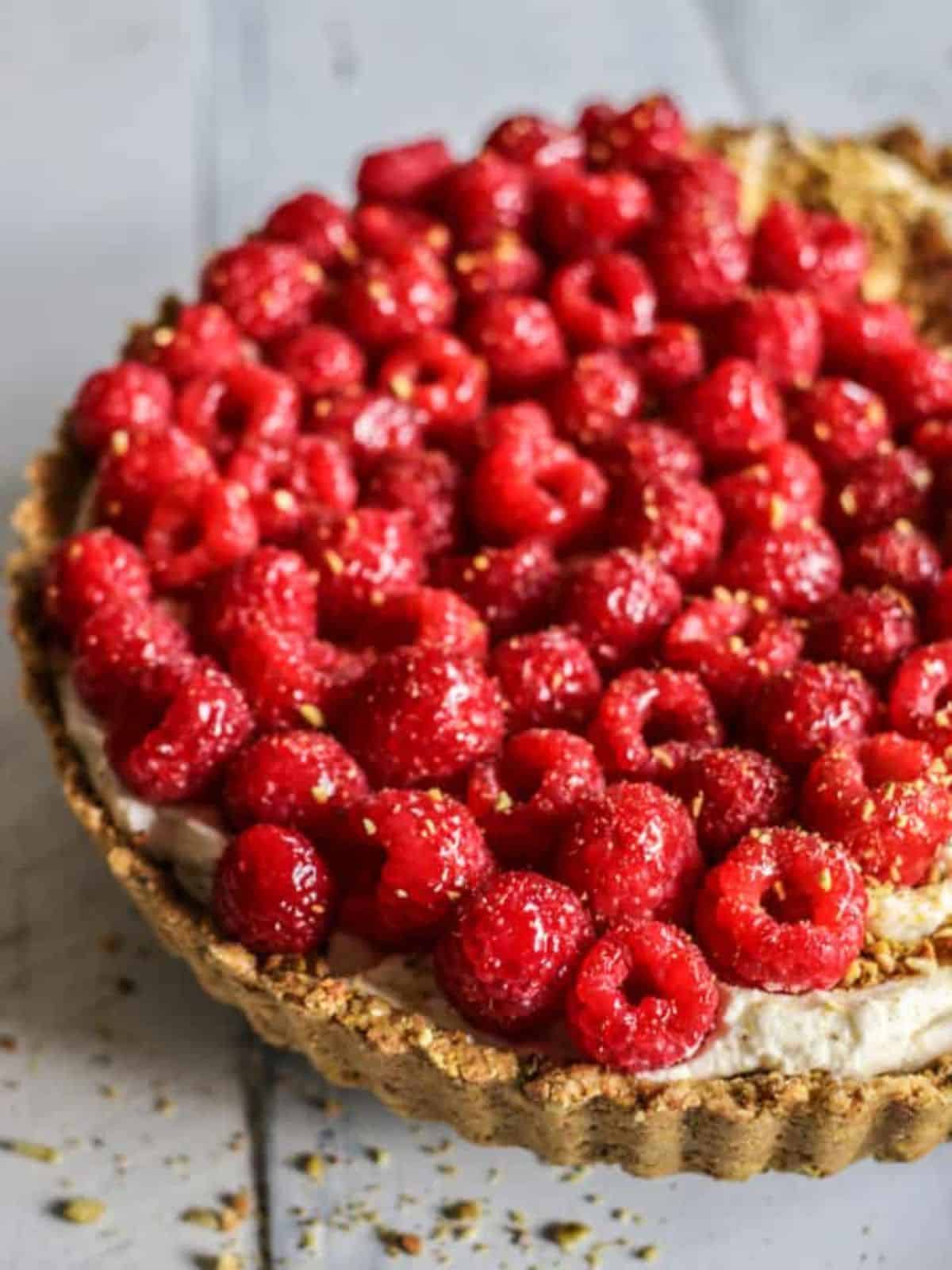 Red-Dessert-Raspberry-Mascarpone-Tart-with-Pistachio-Crust