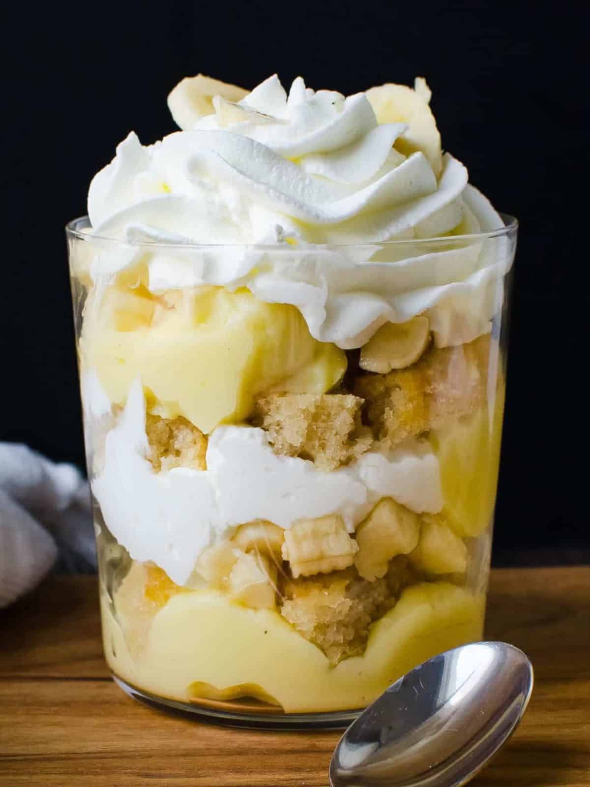 Yellow-Dessert-Banana-Cream-Parfait.