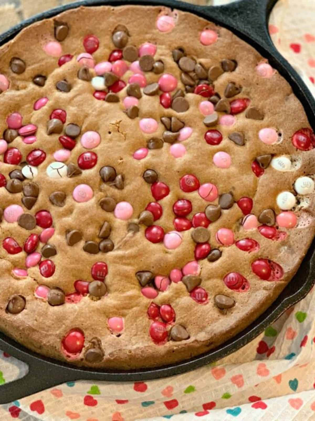 Giant skillet White na dDark Chocolate Chip Cookie with M&M candies