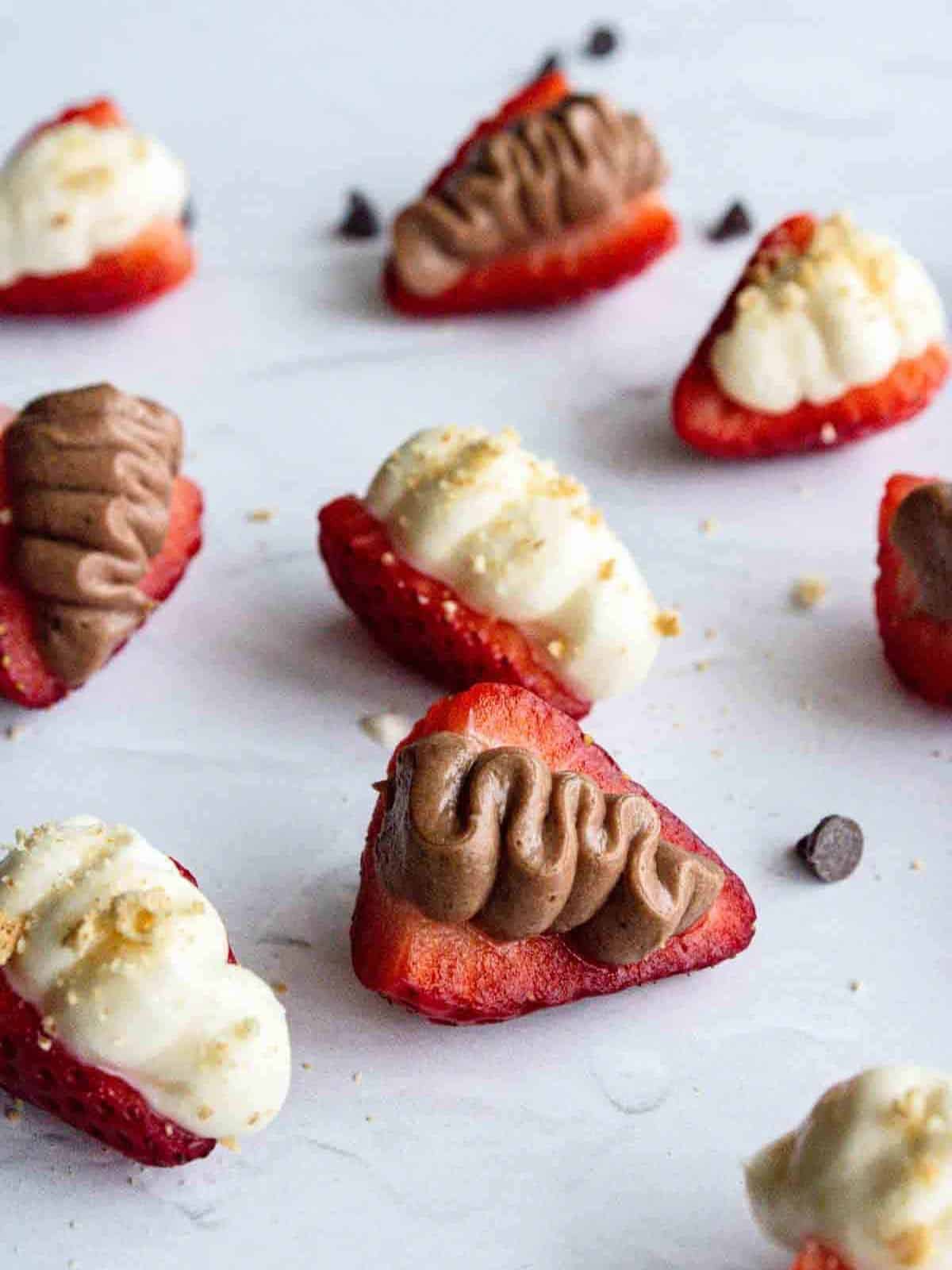 Lip-smacking fresh Strawberries stuffed with a creamy, fluffy no bake plain and chocolate Cheesecake filling