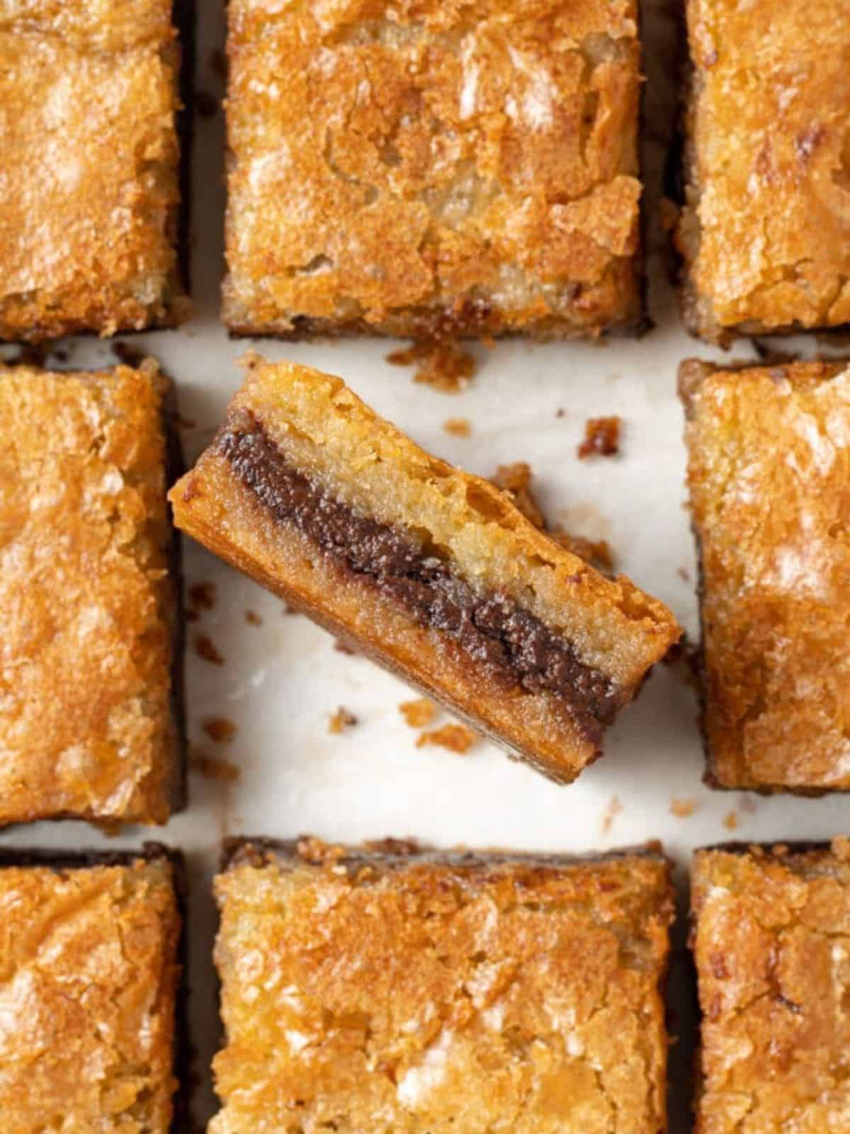 delicious Nutella blondies stuffed with a thick layer of chocolate hazelnut spread.