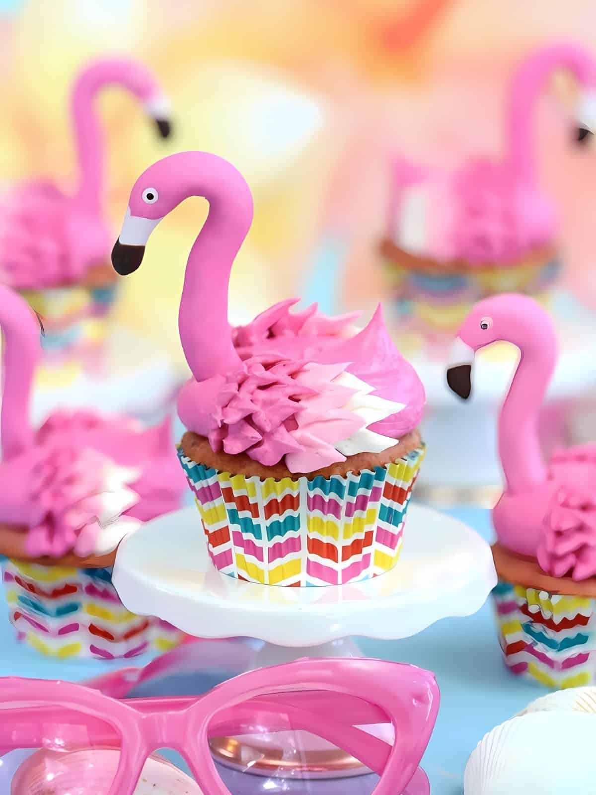 Flamingo themed cupcakes.