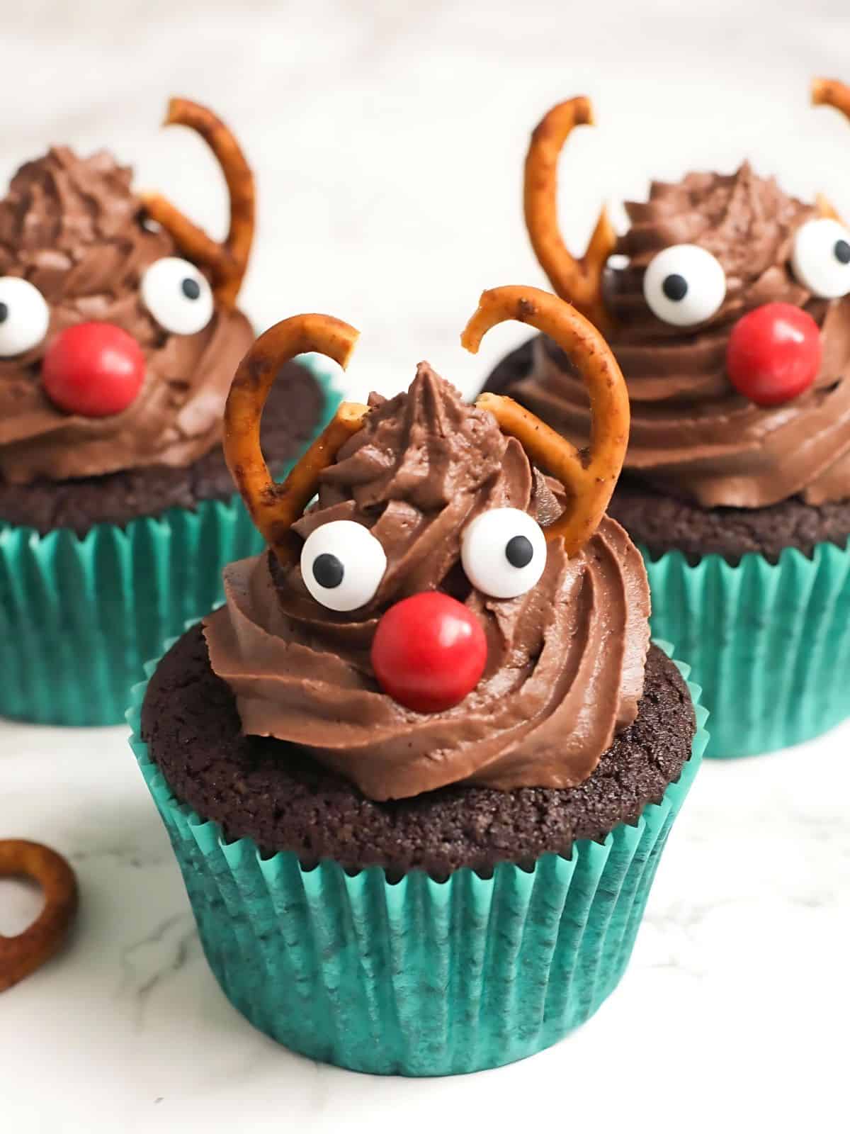 Reindeer themed cupcakes with pretzels resembling its antlers.