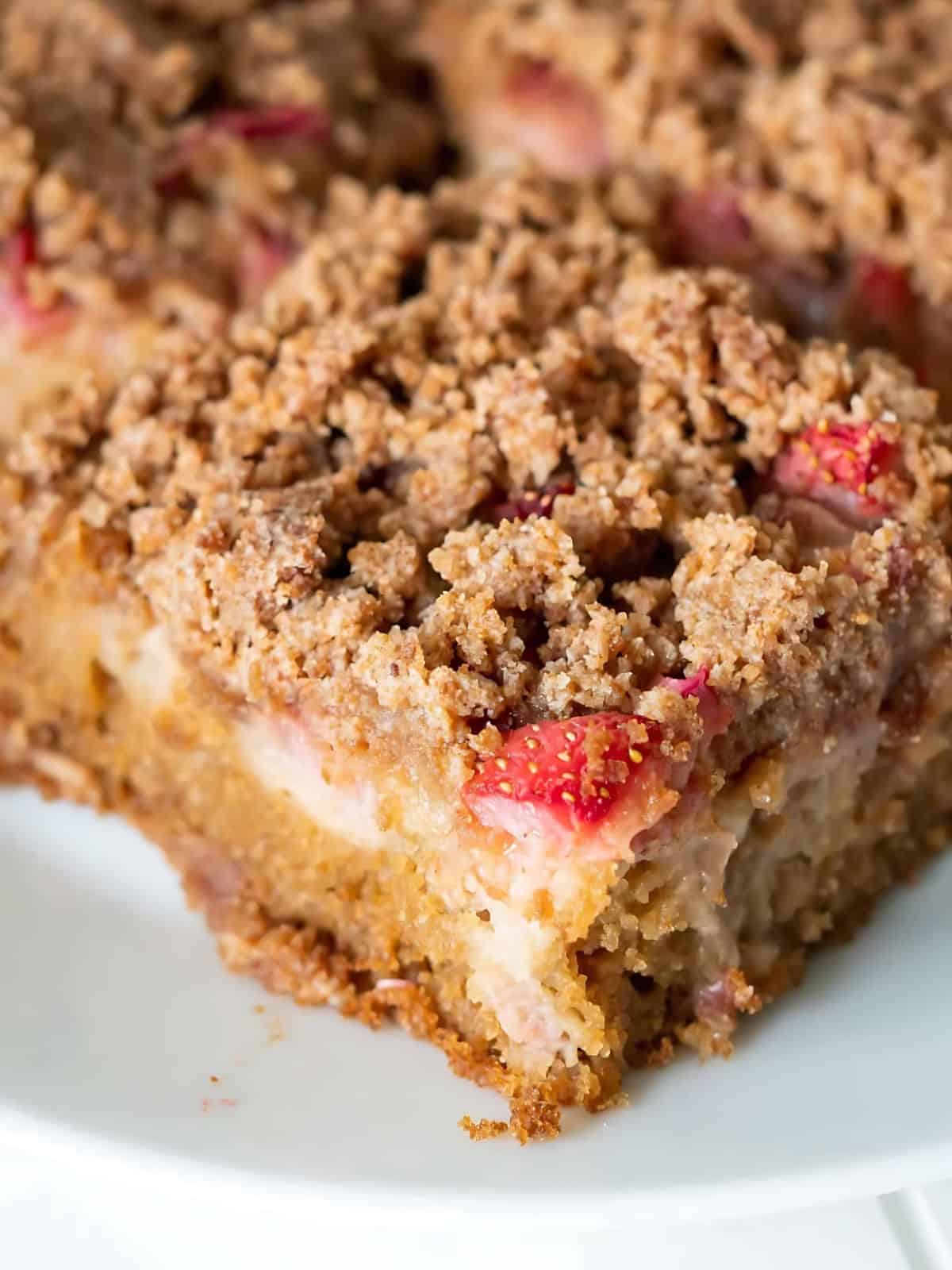 A serving of rhubarb coffee cakes.
