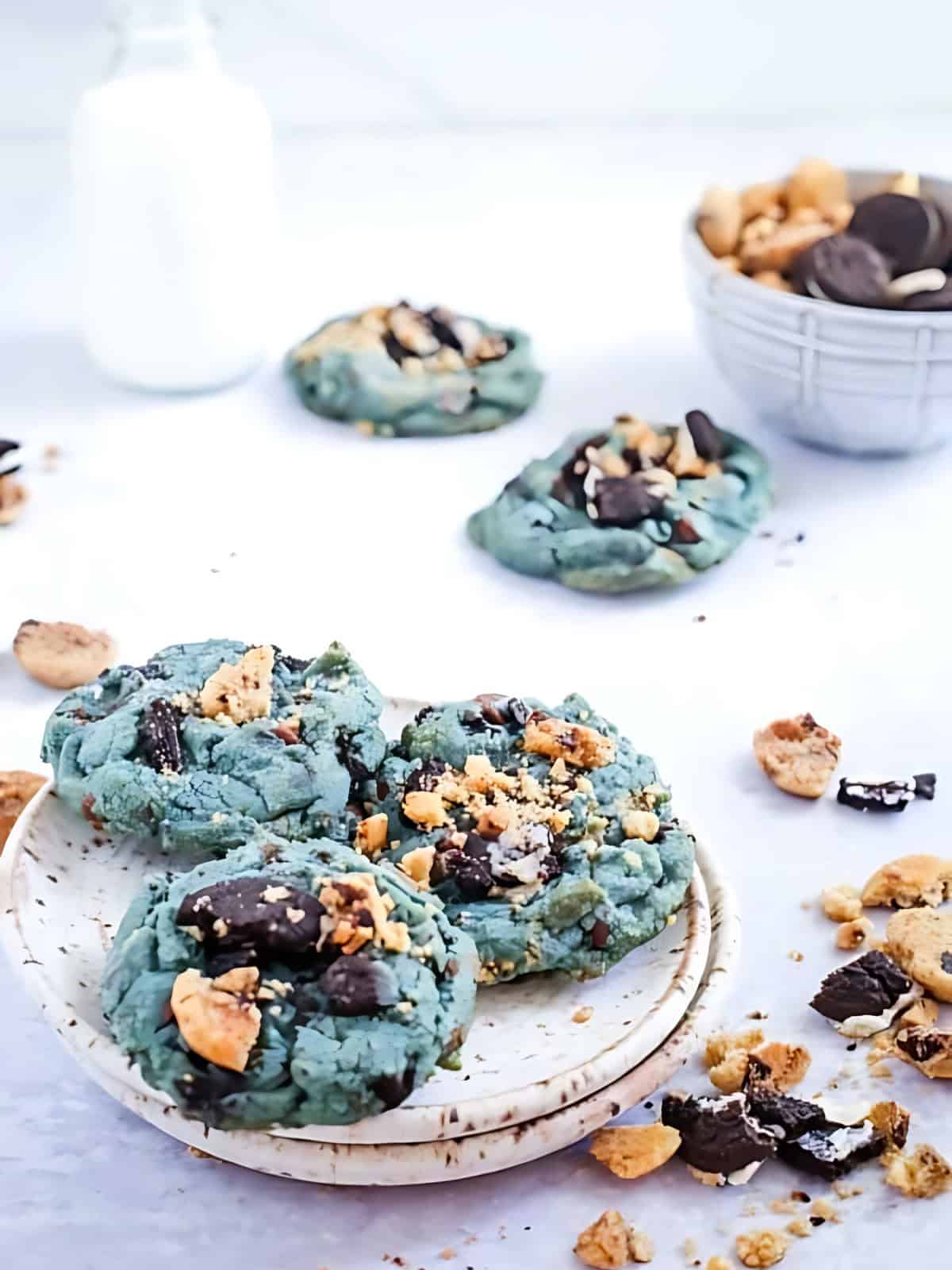 Cookie monster themed cookies in a plate.