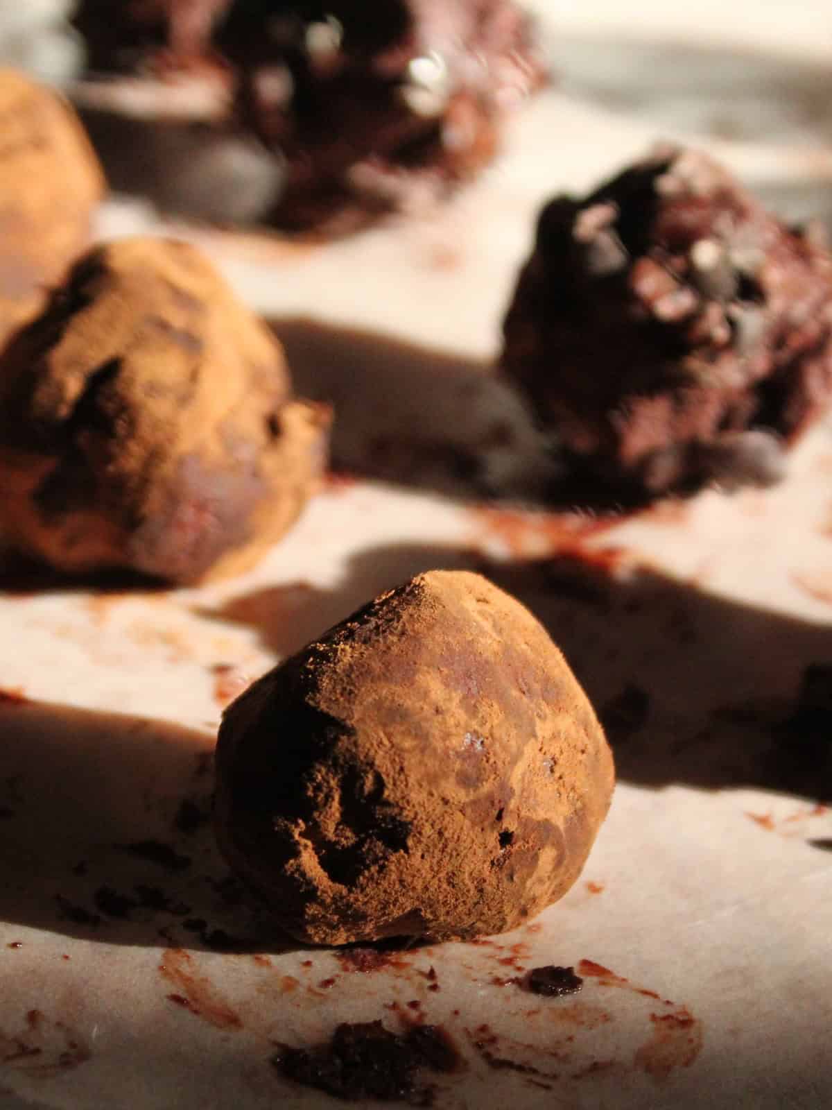 2-ingredient-chocolate-truffles.jpg